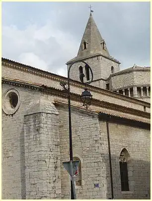 Kathedrale Notre-Dame-des-Pommiers Kuppel mit Galerie