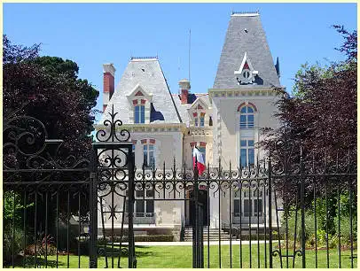 Cancale Rathaus Hôtel de Ville