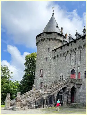  seitlich mit Ehrentreppe Château de Combourg