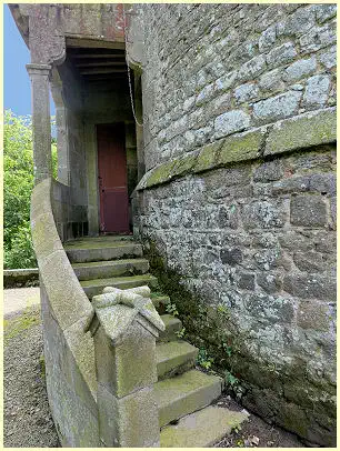 überdachter Eingang Tour Sybil Château de Combourg