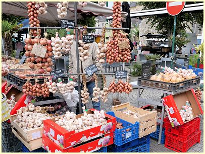 Échalotes, Oignons, Ail - Markt in der Bretagne