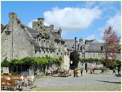 Place de l'Église Boulangerie Le Guillou Locronan