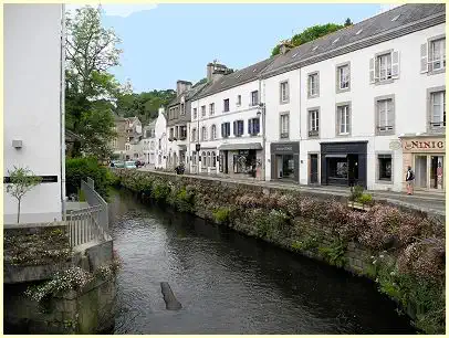 Blick von der Granitbrücke Pont-Aven