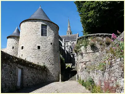 Quintin Porte-Neuve und Tour des Archives du Château