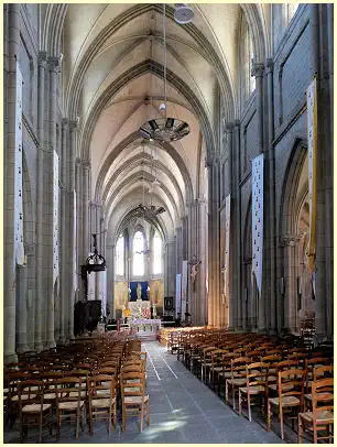 Basilika Notre-Dame de Délivrance Langhaus mit Kanzel