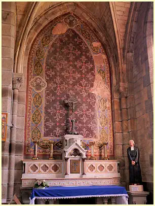 Basilika Notre-Dame de Délivrance Kapelle links