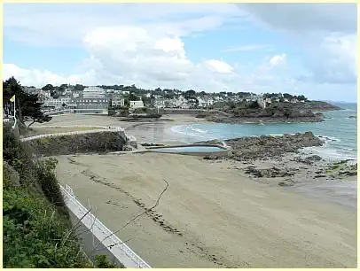 Strand Plage du Casino und Schwimmbad Saint-Quay-Portrieux