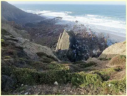 Blick von der Abbruchkante des Wegs