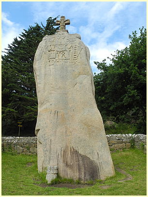 Menhir de Saint-Uzec - Pleumeur-Bodou