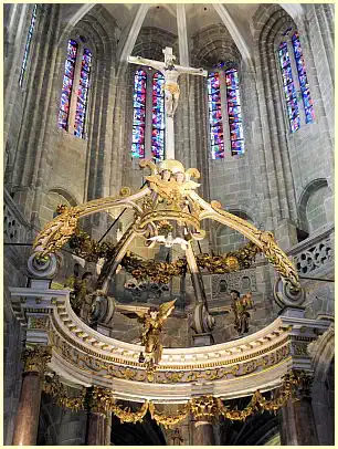 Baldachin mit Kreuz Basilika Saint-Sauveur - Dinan