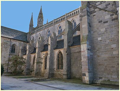 Seitenansicht Kathedrale Saint-Paul-Aurélien