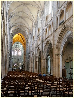 Kirchenschiff - Kathedrale Saint-Paul-Aurélien