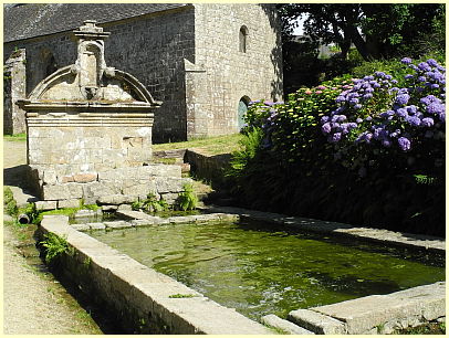 Brunnen Fontaine Saint Eutrope Kapelle Notre-Dame-de-Bonne-Nouvelle