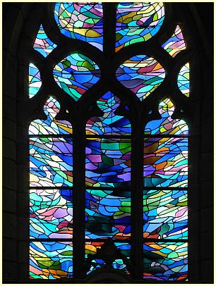 Kirchenfenster von Manessier Kapelle Notre-Dame-de-Bonne-Nouvelle