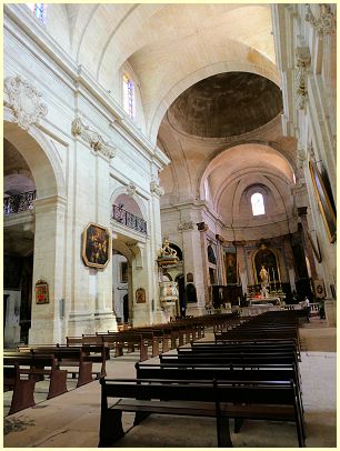 Kirchenschiff Notre-Dame-des-Pommiers