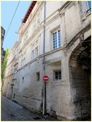 Hôtel de Femineau und Bogen Beaucaire