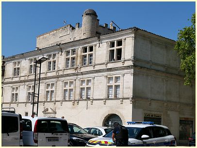 Rückseite Hôtel de Femineau mit Terrasse Beaucaire