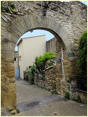 Portal oder Tor Portail, Porte de Bourgades Châteauneuf-de-Gadagne
