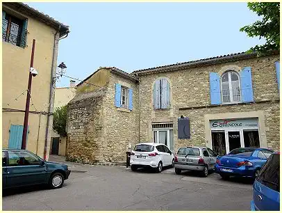 Platz Place de la Pastière Châteauneuf-de-Gadagne