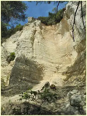 Colorado de Rustrel - ausgetrockneter Wasserfall weiße Wüste