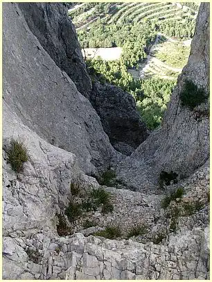 Aufstieg zu den Trois Yeux - Wanderung Dentelles Sarrasines