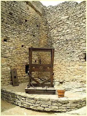 Burg Forteresse de Mornas - Guillotine