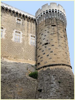 Wehrturm Château de Suze-la-Rousse