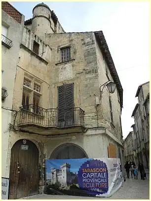 Tarascon - Haus mit Steinkreuzfenstern und Treppenturm