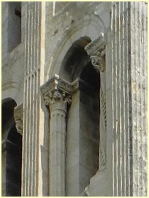 Kapitelle mit Akanthusblättern Kapelle Notre-Dame d'Aubune