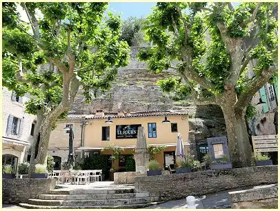 Bonnieux - Place Carnot