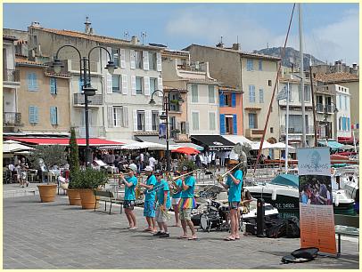 Musikgruppe auf der Hafenpromenade - Cassis