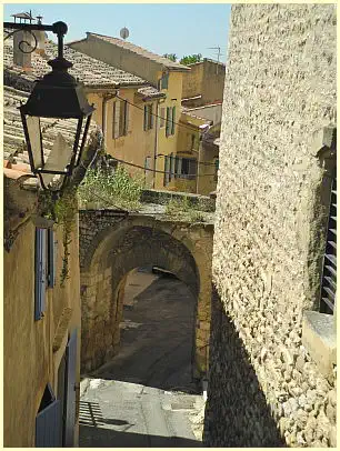 Gasse in Eyguières