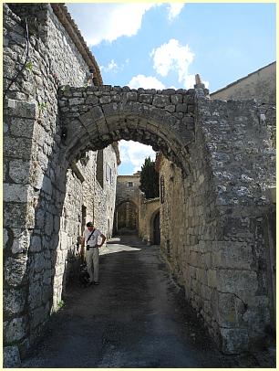 La Garde-Adhémar - Stadtmauer mit Nordtor