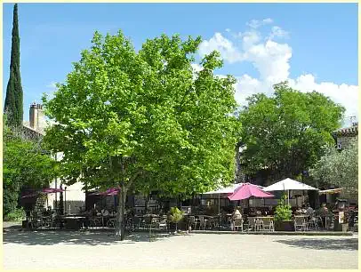 La Garde-Adhémar - Platz Place Georges Perriod