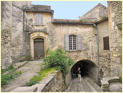 Gordes - Porte de Savoie und Aumônerie Saint-Jacques