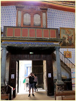 Gordes - Eingang und Orgel Kirche Saint-Firmin
