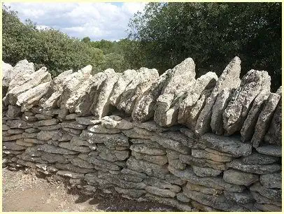 Trockensteinmauer in Gordes