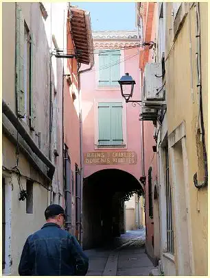 L'Isle-sur-la-Sorgue - Chambres meublés, Bains, Douches Altstadt