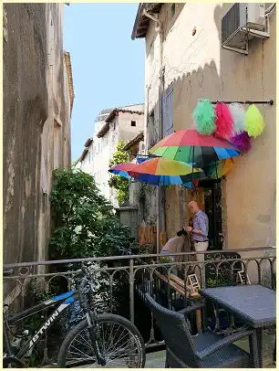 L'Isle-sur-la-Sorgue - Café Altstadt