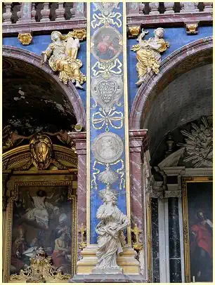 L'Isle-sur-la-Sorgue - Allegorische Statuen Notre-Dame-des-Anges