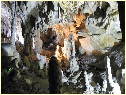 Stalaktiten und Stalagmiten Grottes de Thouzon