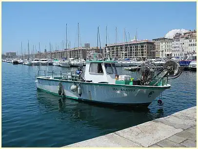 Fischerboot im alten Hafen (vieux Port)