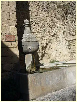 Montbrun-les-Bains - Fontaine de Beffroi