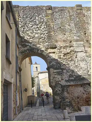 Orange - Tempel und Mauer des römischen Forums