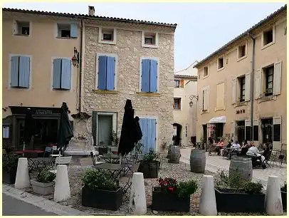 Place Louis Giraud Fontaine des Augustins - Pernes-les-Fontaines