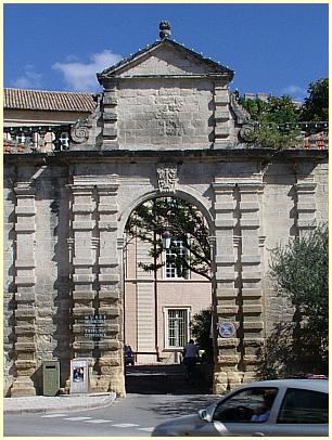 Uzès - Portal Bischofspalast (Palais épiscopal) jetzt Stadtmuseum